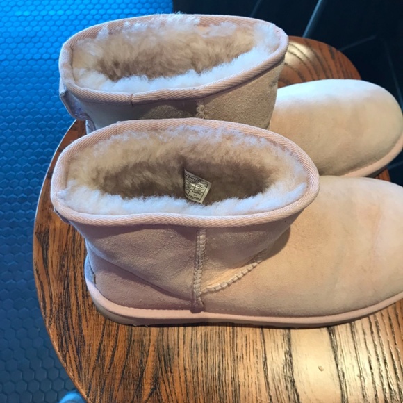 UGGS CLASSIC MINI 2 Size 9 - Picture 2 of 7